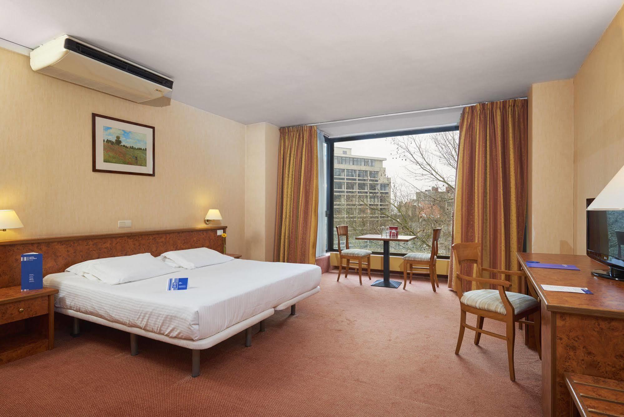 Hotel Brussel Bagian luar foto