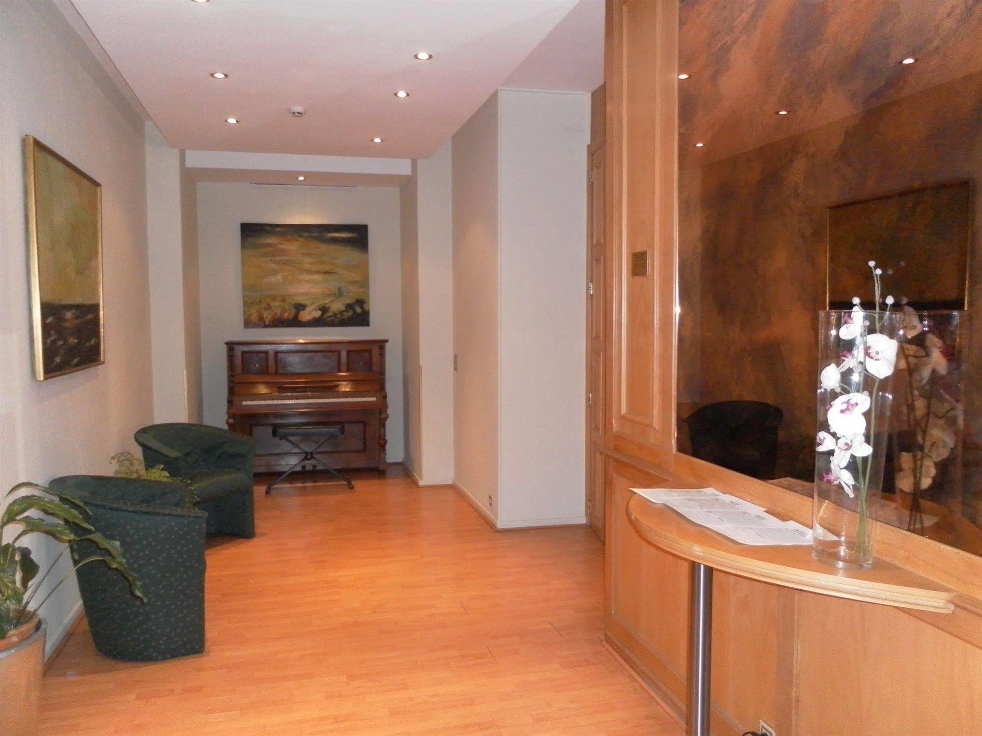 Hotel Brussel Bagian luar foto